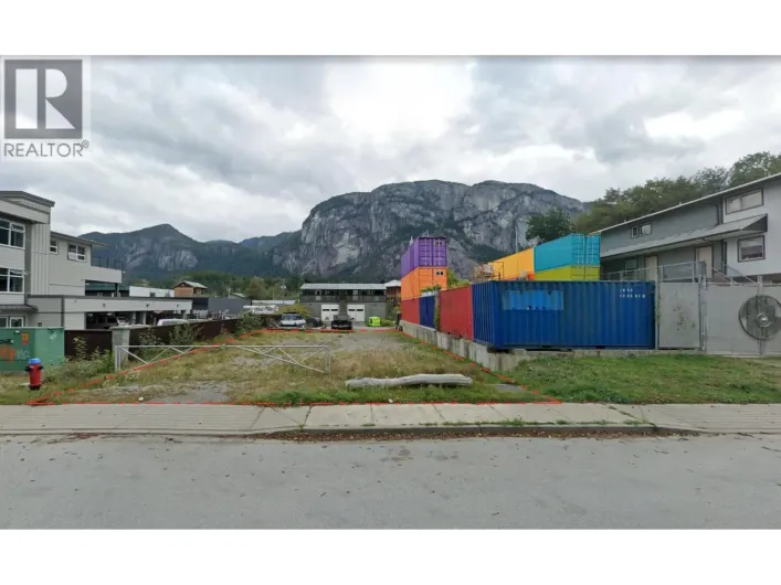 37718 THIRD AVENUE, Squamish