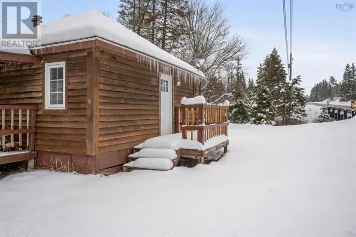 3775 Highway 311, Nuttby