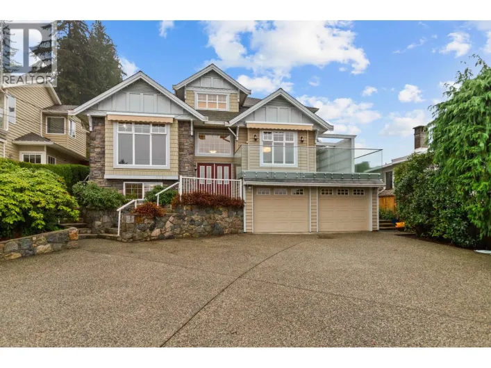 3782 LONSDALE AVENUE, North Vancouver