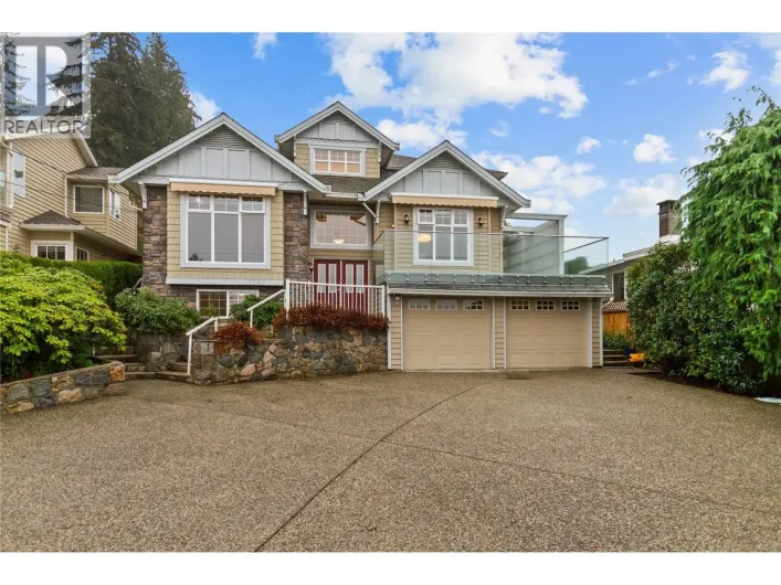 3782 LONSDALE AVENUE, North Vancouver