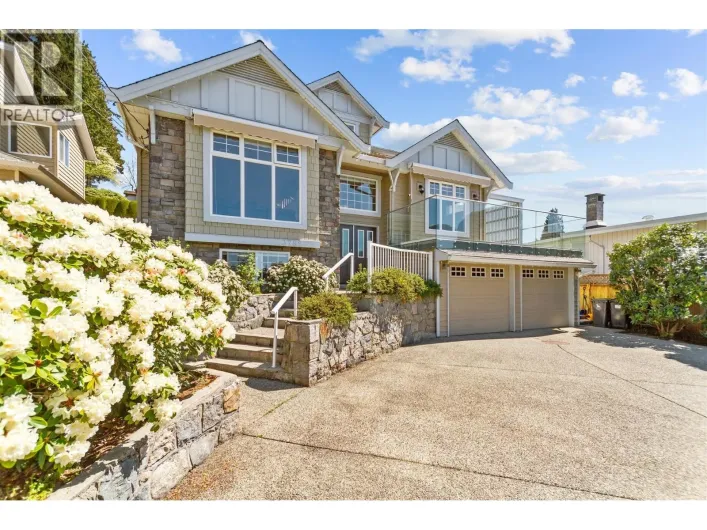 3782 LONSDALE AVENUE, North Vancouver
