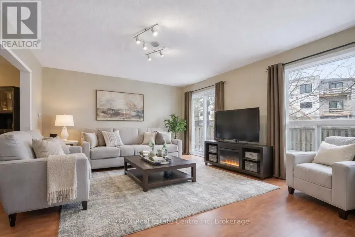 38 - 210 DAWN AVENUE, Guelph