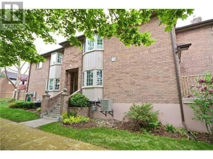 38 - 38 ELORA DRIVE, Hamilton