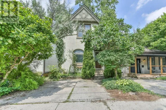 38 BYRON AVENUE E, London South