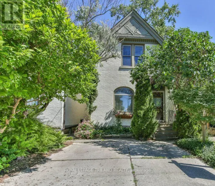 38 BYRON AVENUE E, London South