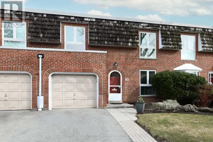 Row / Townhouse for sale: 38 CRIMSON MILLWAY, Toronto