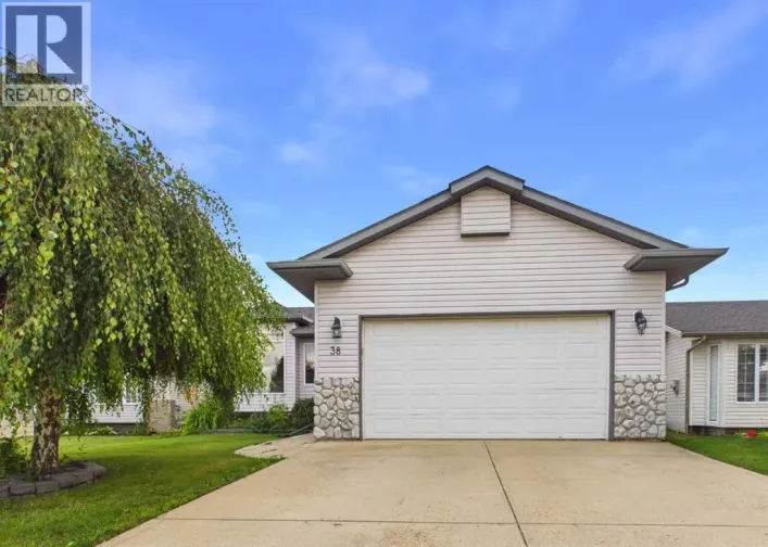 38 Elana Crescent, Lacombe