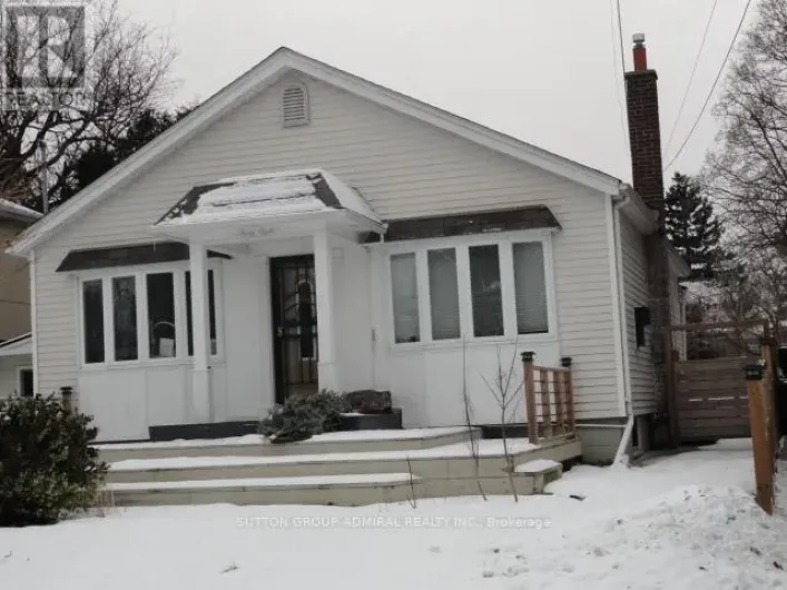 38 FENWOOD HEIGHTS, Toronto