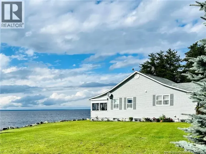 House for sale: 38 Front Road, Bay Du Vin
