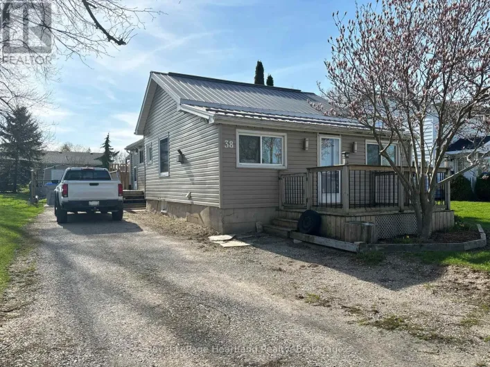 38 GOSHEN STREET S, Bluewater