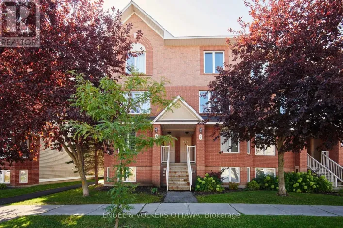 38 LAKEPOINTE DRIVE, Ottawa