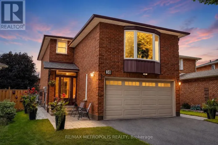 House for sale: 38 LANGHOLM COURT, Brampton