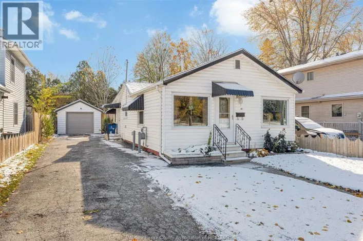 38 MCNAUGHTON AVENUE West, Chatham