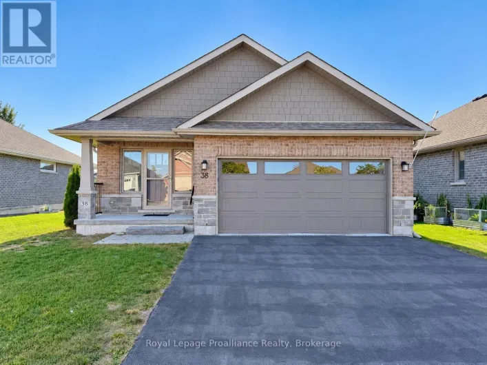 38 MERCEDES DRIVE, Belleville