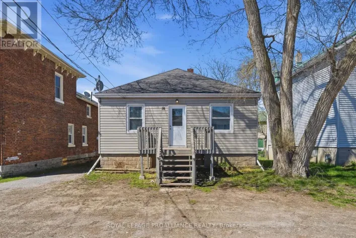 38 OAK STREET, Belleville