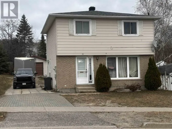 38 Pearson DR, Elliot Lake
