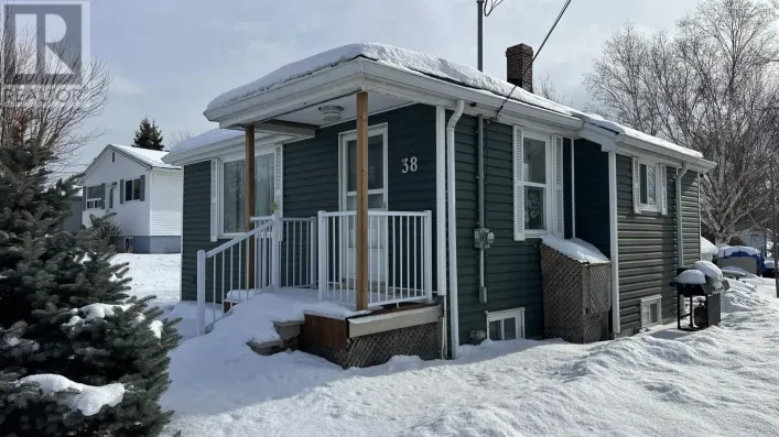 38 Truro Heights Road, Lower Truro