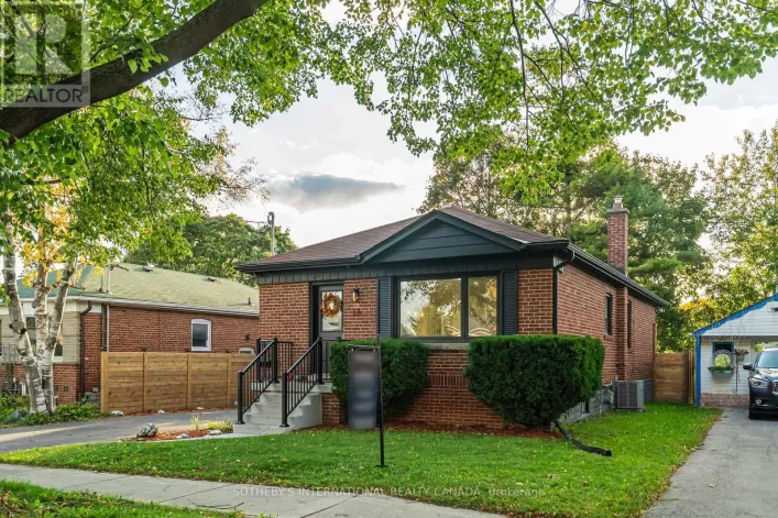 38 VAUXHALL DRIVE, Toronto