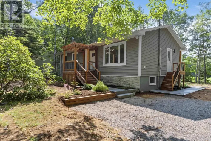 380 Hall Road, South Greenwood