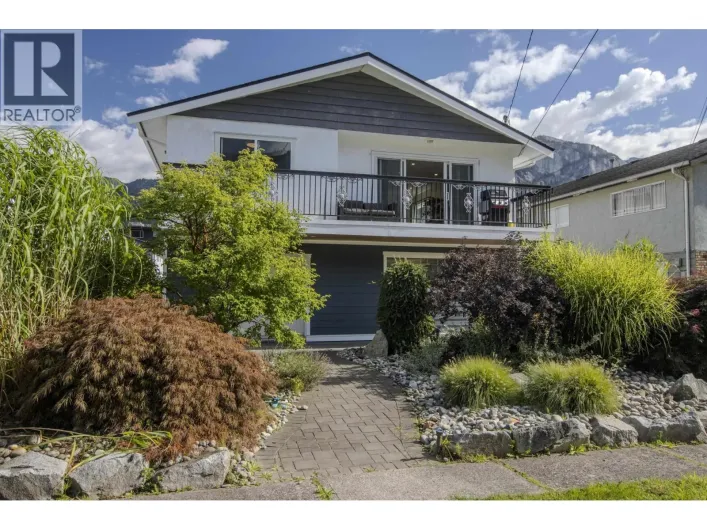 38012 FIFTH AVENUE, Squamish