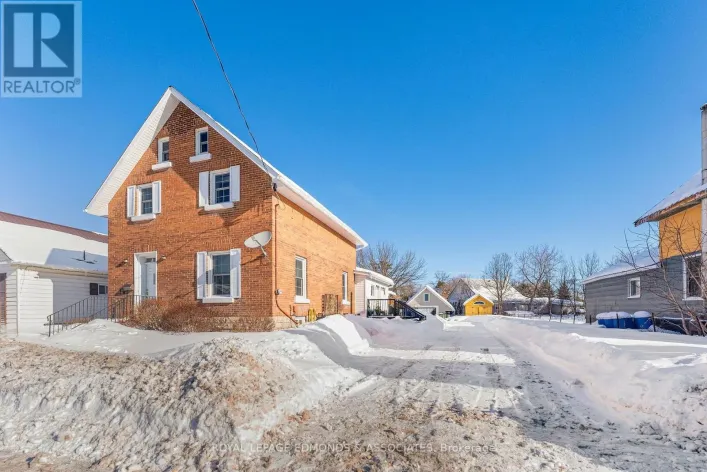 381 EVERETT STREET, Pembroke