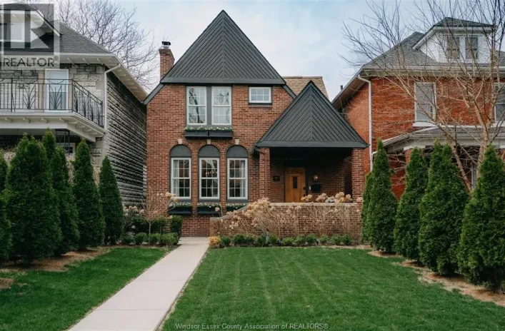 381 MOY AVENUE, Windsor