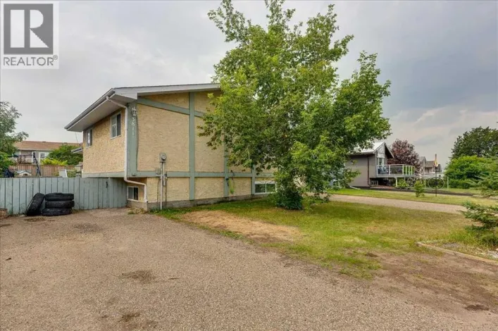 3811 52 Avenue, Ponoka