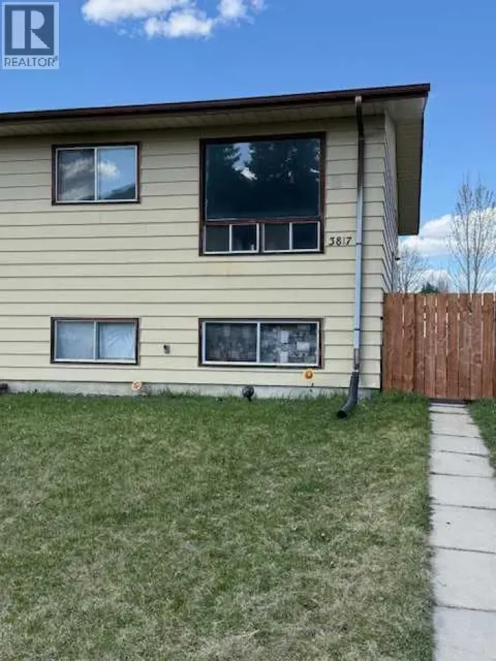 3817 55 Avenue, Whitecourt