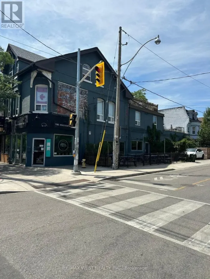 382 COLLEGE STREET, Toronto