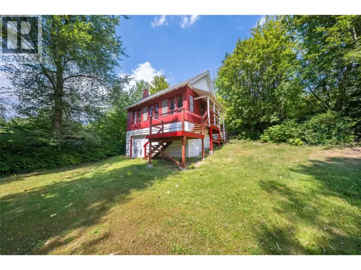 3824 Broadwater Road, Castlegar
