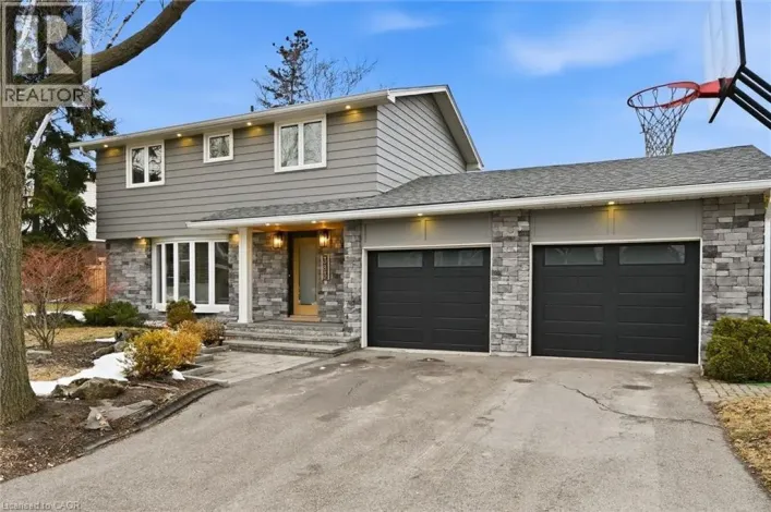 383 COSBURN Crescent, Burlington