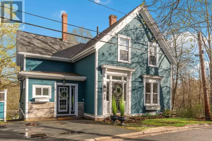 383 Hawthorne Street, Windsor