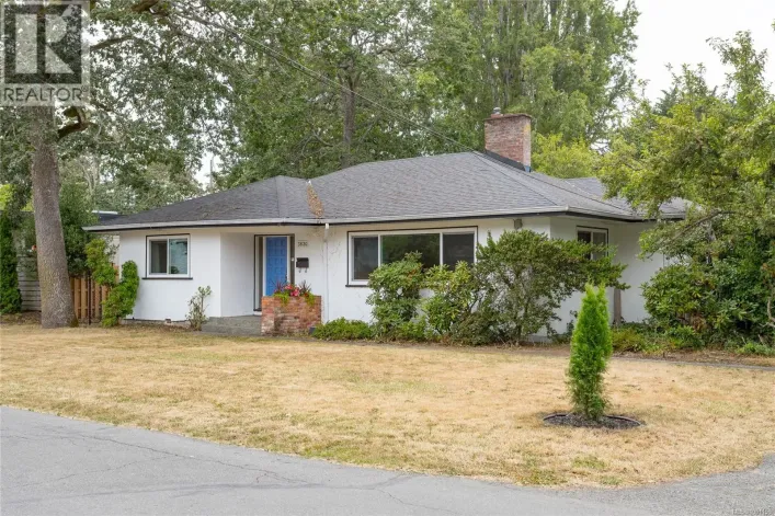 3830 Palo Alto St, Saanich