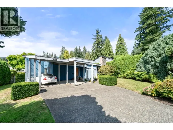 3833 LYNN VALLEY ROAD, North Vancouver