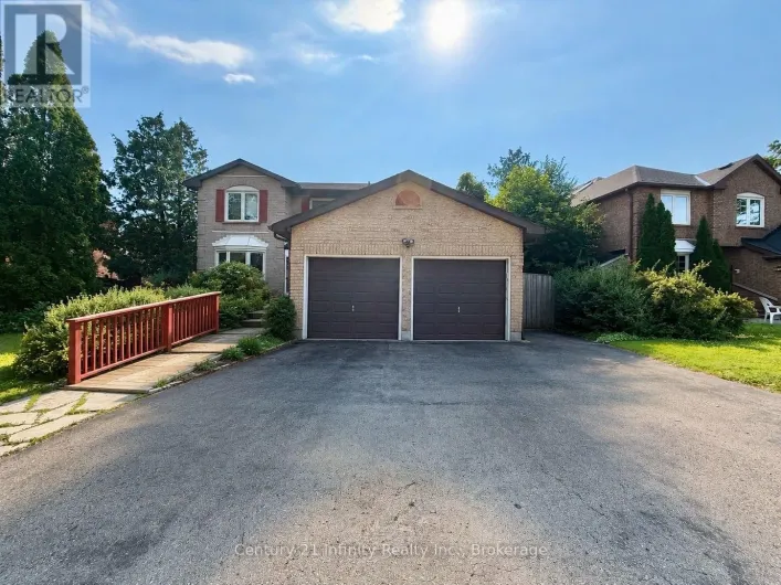 384 LESLIE STREET, Whitby