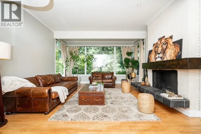 3841 BAYRIDGE AVENUE, West Vancouver