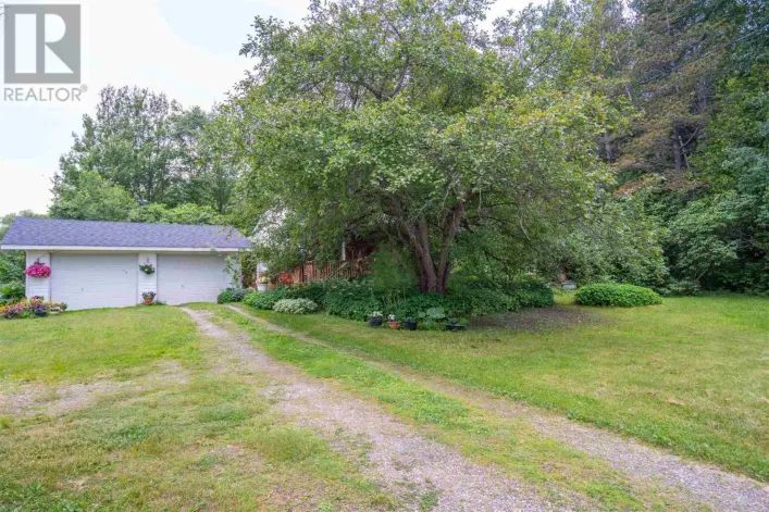 385 Lake George RD E, Laird Township