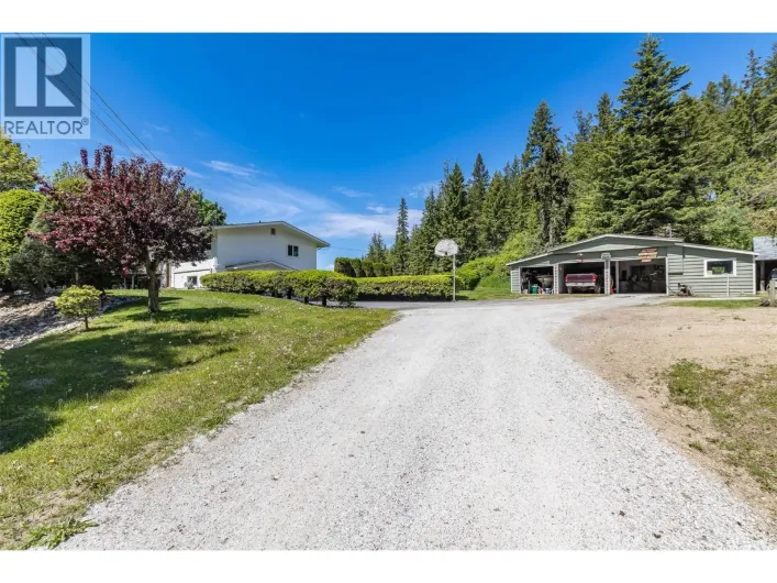 3851 10 Avenue SE, Salmon Arm