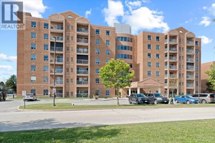 3855 Southwinds DRIVE Unit# 702, Windsor