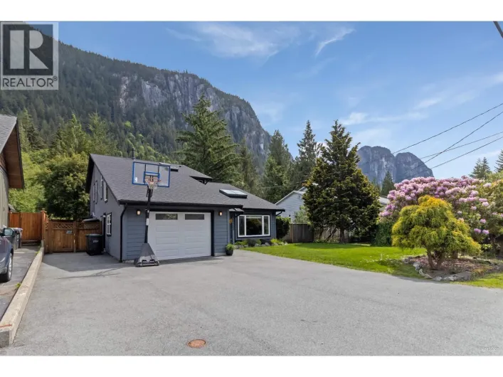 38582 WESTWAY AVENUE, Squamish