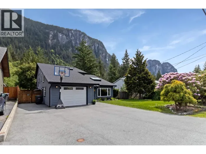 38582 WESTWAY AVENUE, Squamish