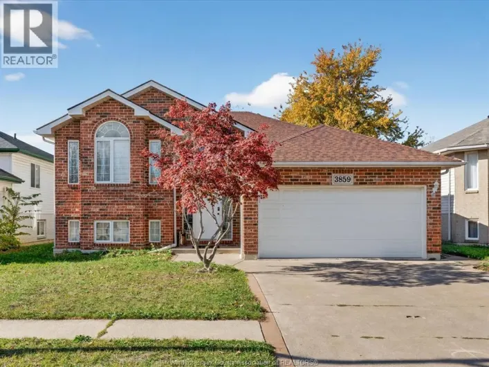 3859 CLARA AVENUE, Windsor