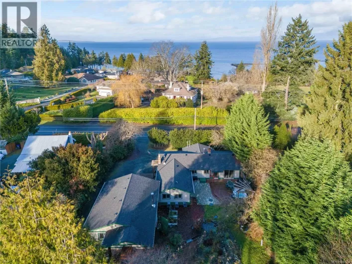 3872 Island Hwy W, Qualicum Beach