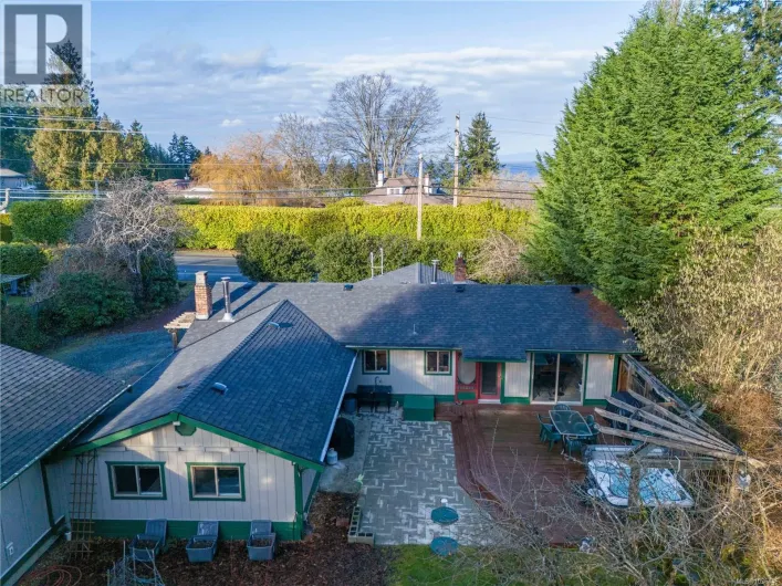 3872 Island Hwy W, Qualicum Beach