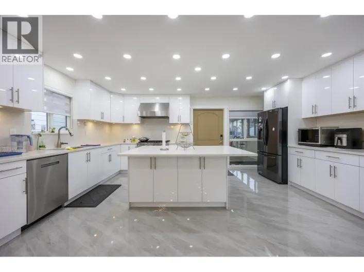 3881 NAPIER STREET, Burnaby