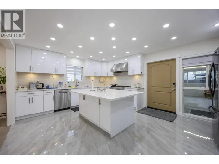3881 NAPIER STREET, Burnaby