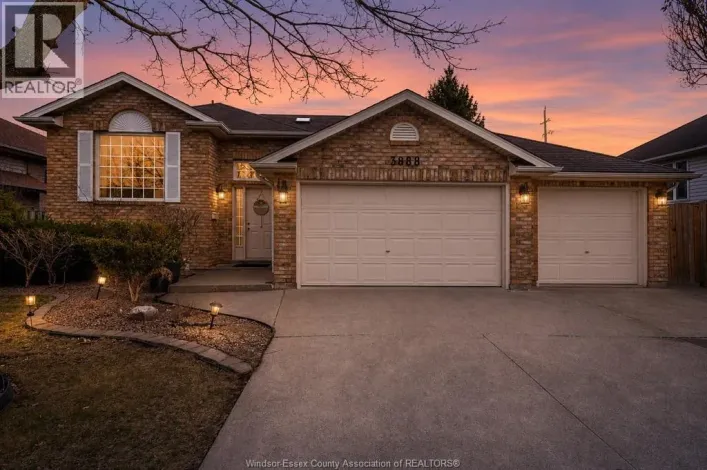3888 ARISTOTLE CRESCENT, Windsor