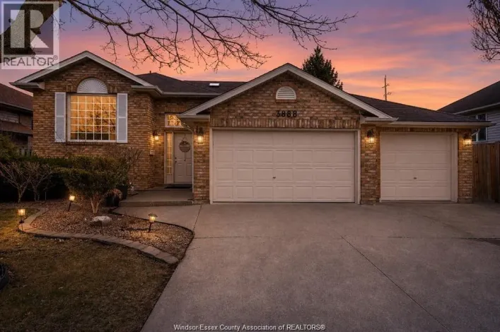 3888 ARISTOTLE CRESCENT, Windsor