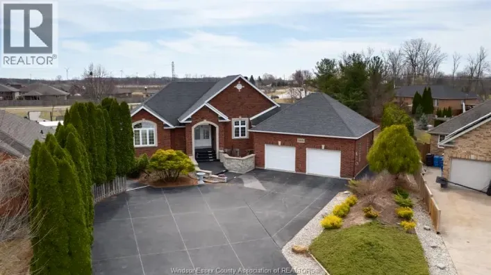 389 PINEHURST DRIVE, Lakeshore