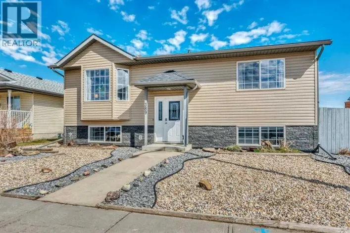 389 Strathford Crescent, Strathmore